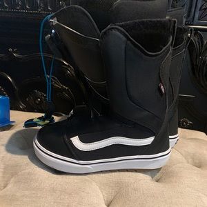 Snow boarding boots